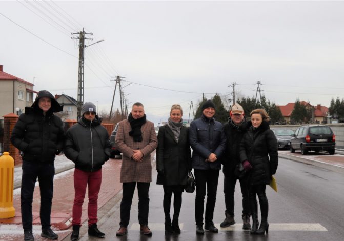 Uczestnicy odbioru drogi powiatowej na odcinku Obryte-Gródek Nowy