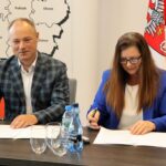 Podpisanie umowy na przebudowę drogi powiatowej w Pniewie