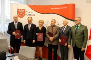 Wręczenie podziękowań z okazji Jubileuszu 25-lecia Samorządu Powiatu Pułtuskiego