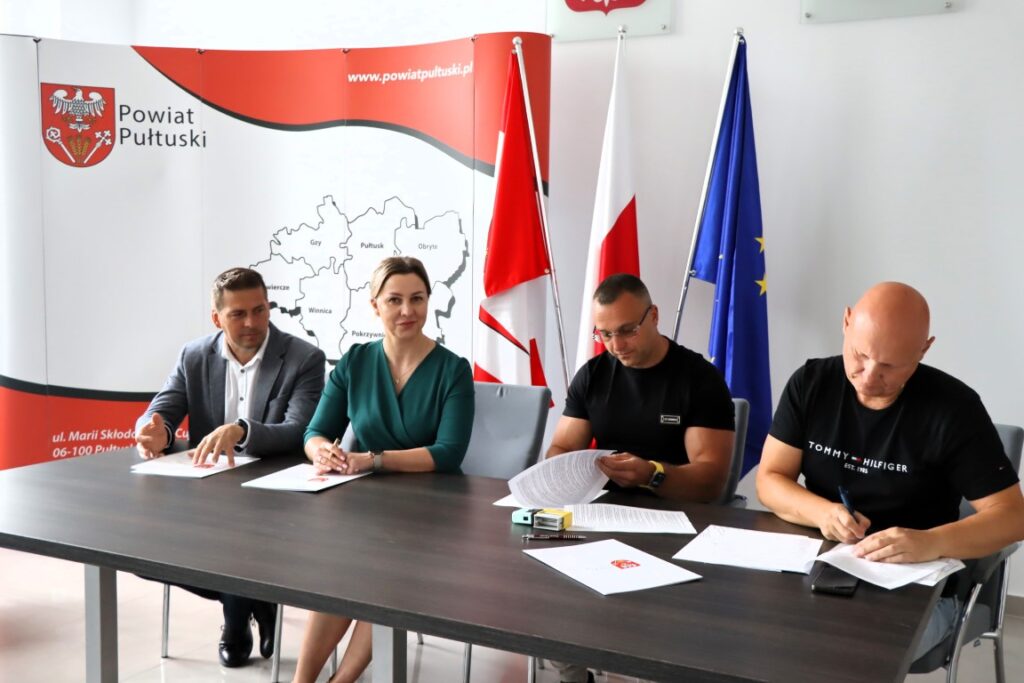 Podpisanie umów na realizację kolejnych inwestycji drogowych w Powiecie Pułtuskim 