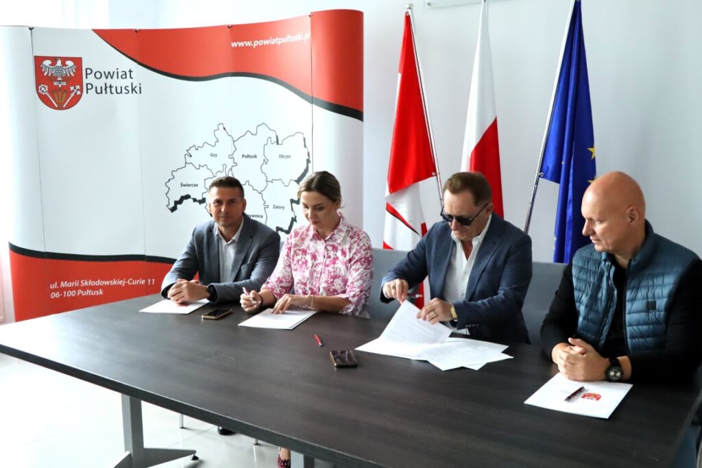 Podpisanie umowy na rozbudowę mostu wraz z przebudową drogi powiatowej w miejscowości Pobyłkowo Małe