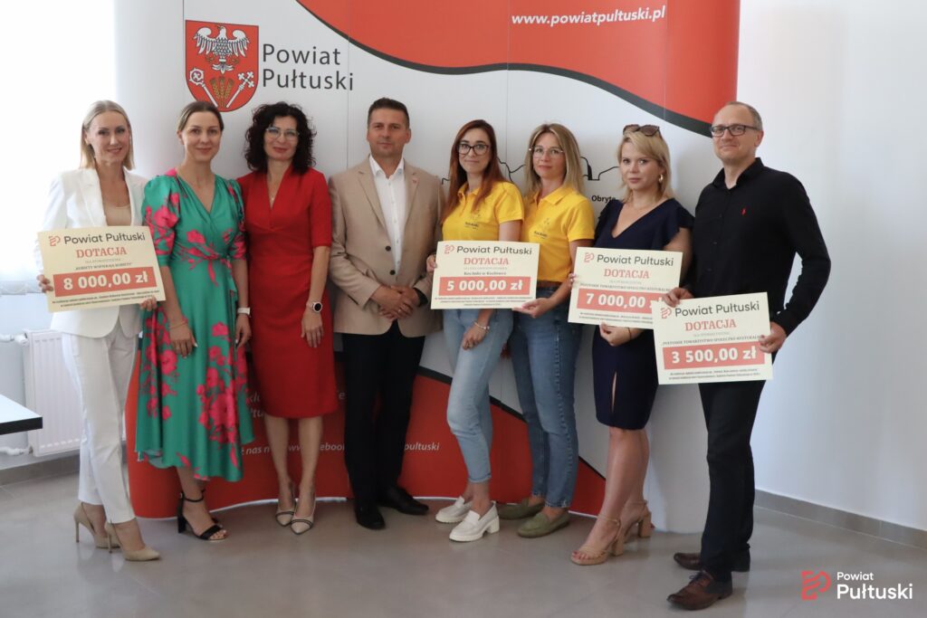 Podpisanie umów z NGO